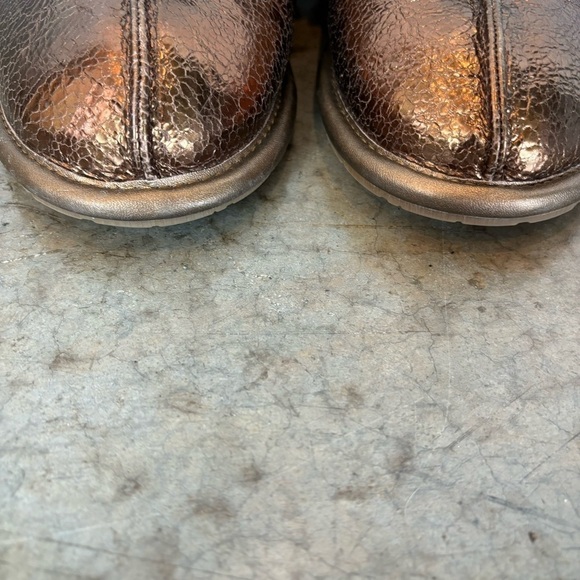 Ugg Copper Bronze Fuzzy Slippers Size 6 - Picture 2 of 9